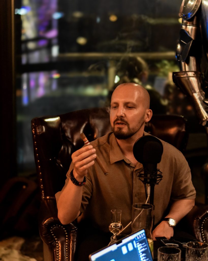 A visit to the Royal Cigar Lounge Mateusz Krzywiecki Polski Aficionado