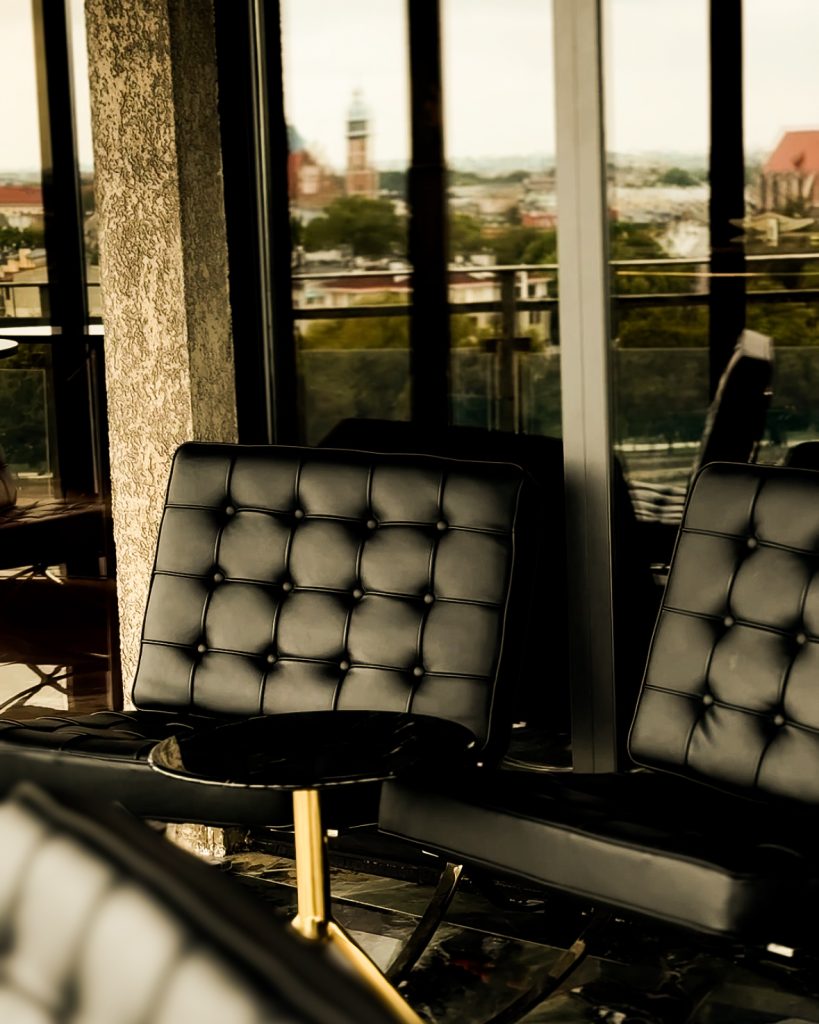 A visit to the Royal Cigar Lounge terrace Polski Aficionado