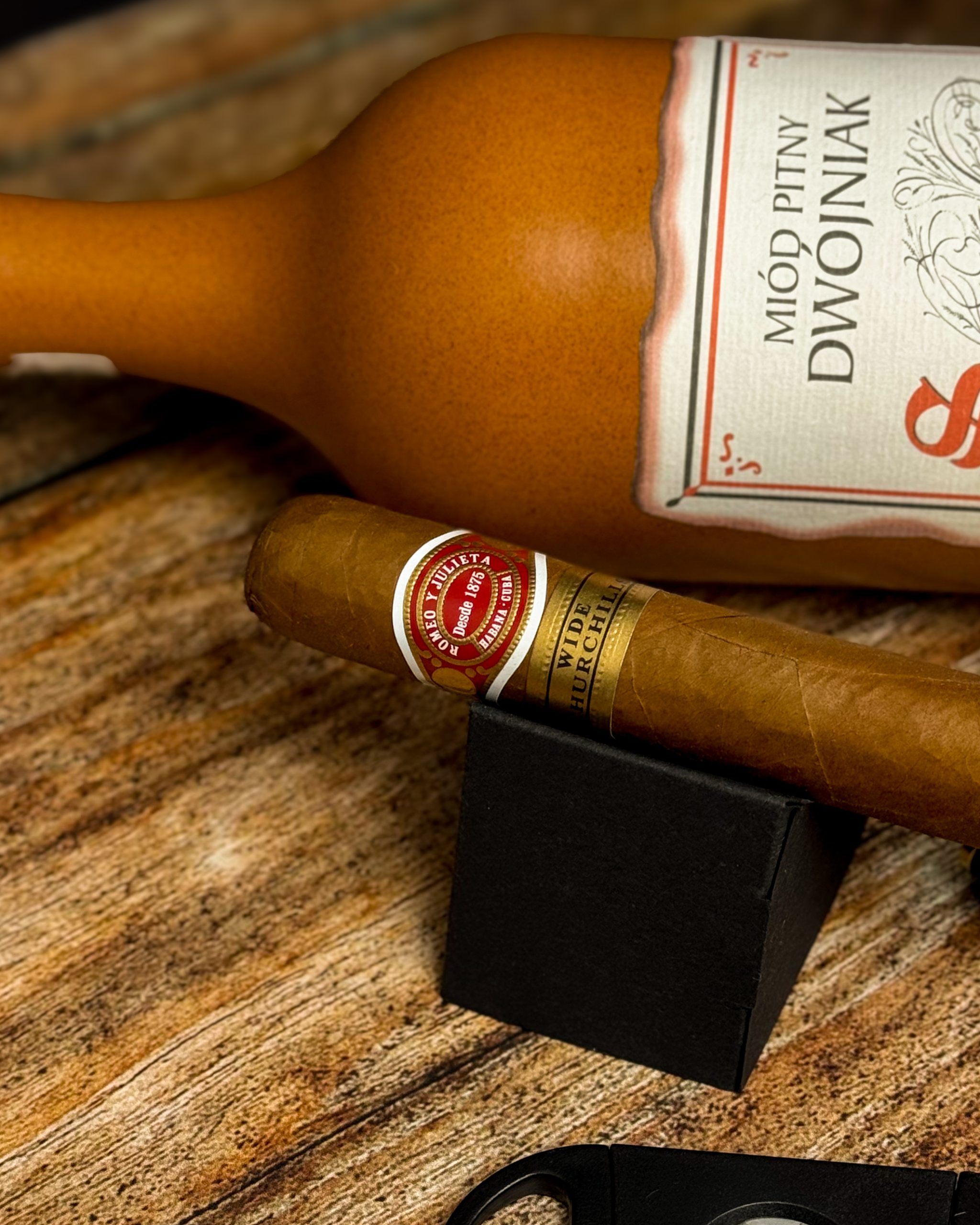 Romeo y Julieta Wide Churchills cigar Polski Aficionado